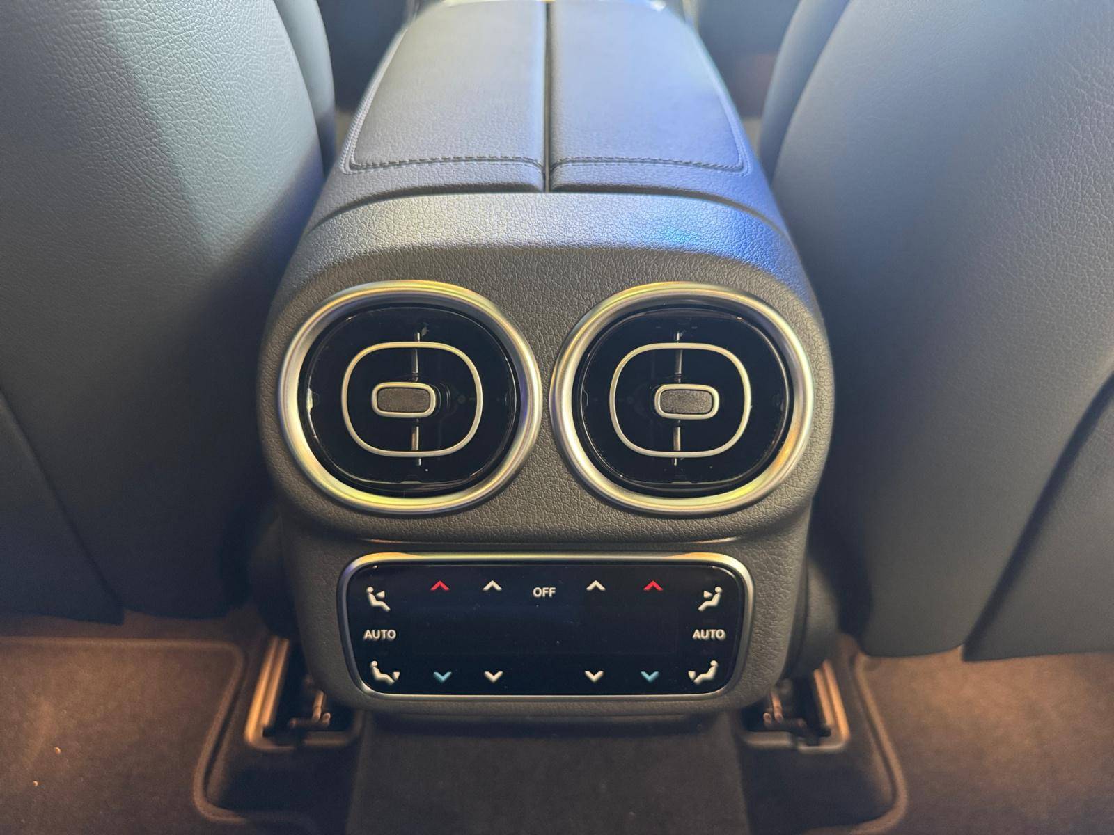 Image Mercedes-Benz GLC SUV GLC 300 e  Hybrid EQ 4MATIC AMG Line +   GLC 300 e  Hybrid EQ 4MATIC AMG Line +