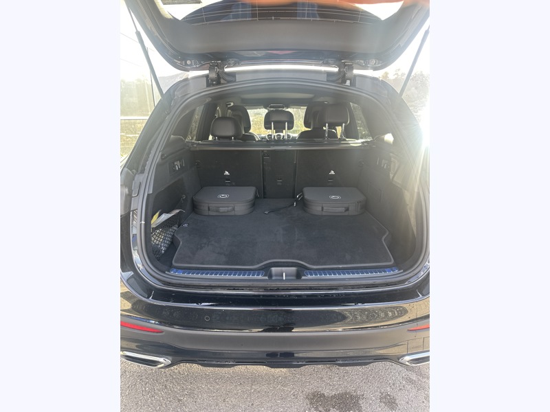 Image Mercedes-Benz GLC SUV GLC 300 e  Hybrid EQ 4MATIC AMG Line +  GLC 300 e  Hybrid EQ 4MATIC AMG Line + GLC 300 e  Hybrid EQ 4MATIC AMG Line +