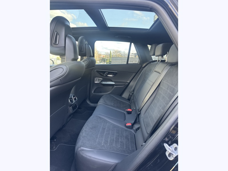 Image Mercedes-Benz GLC SUV GLC 300 e  Hybrid EQ 4MATIC AMG Line +  GLC 300 e  Hybrid EQ 4MATIC AMG Line + GLC 300 e  Hybrid EQ 4MATIC AMG Line +