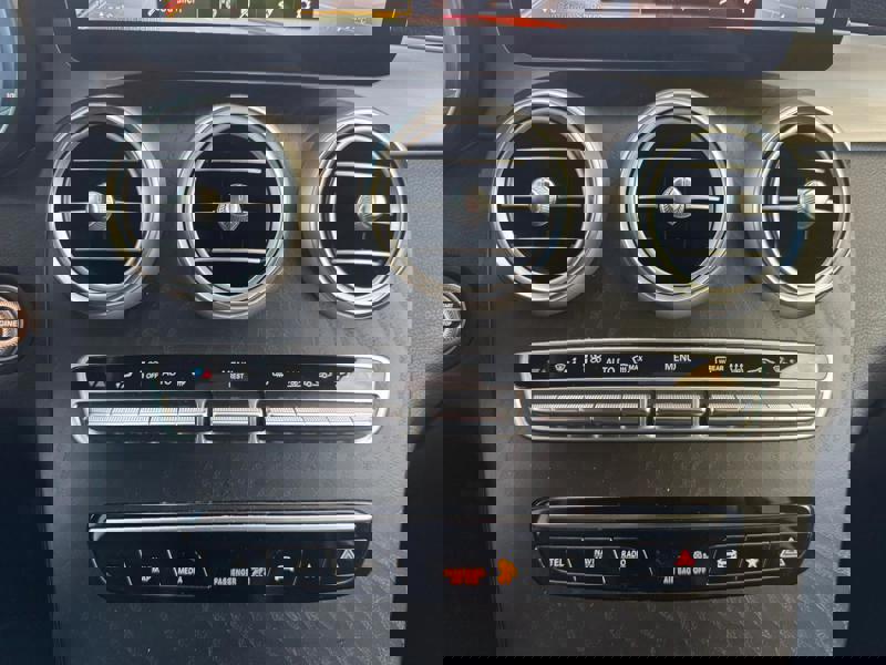 Image Mercedes-Benz GLC SUV GLC 300de 4MATIC SUV AMG Line   GLC 300de 4MATIC SUV AMG Line