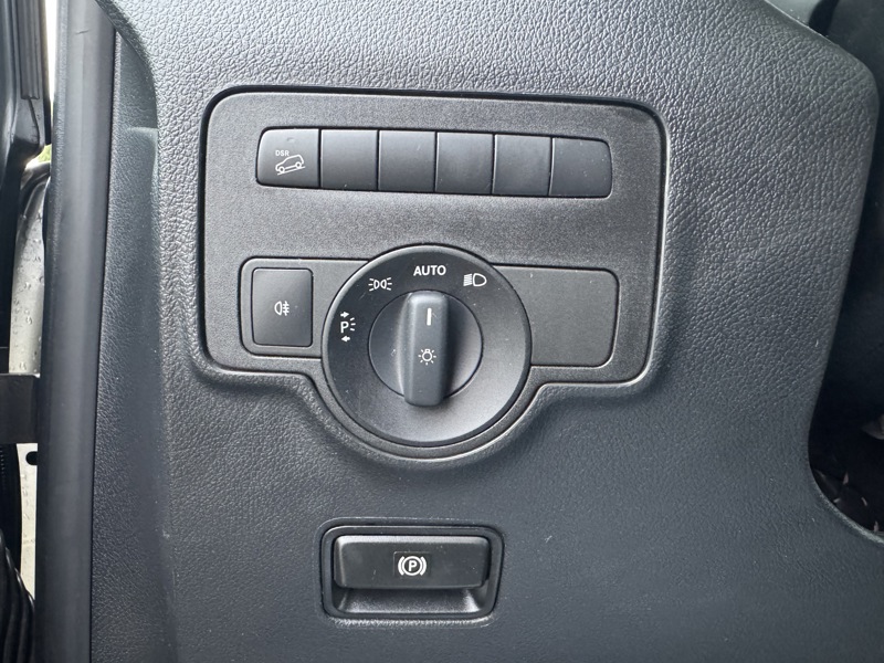 Image Mercedes-Benz VITO 114 CDI 4x4 Fourgon Long 9G-Tronic   114 CDI 4x4 Fourgon Long 9G-Tronic