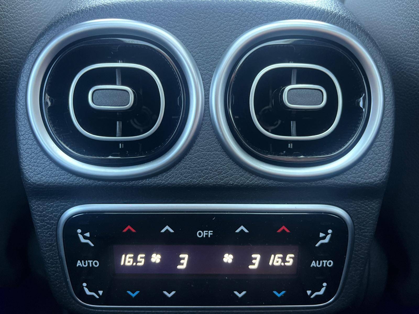 Image Mercedes-Benz CLASSE C BREAK Classe C 300 de Hybrid EQ Break AMG Line  Classe C 300 d e Hybrid EQ Break AMG Line Classe C 300 de Hybrid EQ Break AMG Line