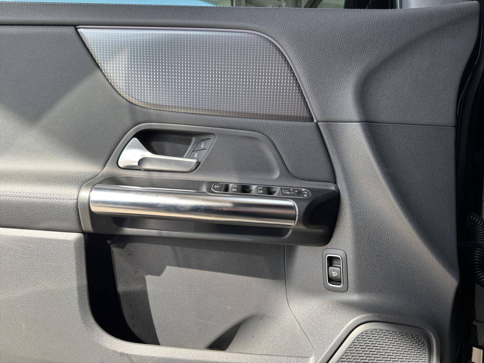 Image Mercedes-Benz EQA 250 Limited Edition  EQA 250 190 ch Limited Edition 250 Limited Edition