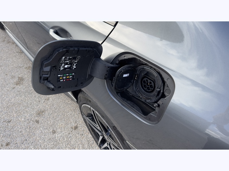 Image Mercedes-Benz CLASSE C BERLINE Classe C 300 e Hybrid EQ Berline AMG Line  Classe C 300 e 4MATIC Berline AMG line Classe C 300 e Hybrid EQ Berline AMG Line