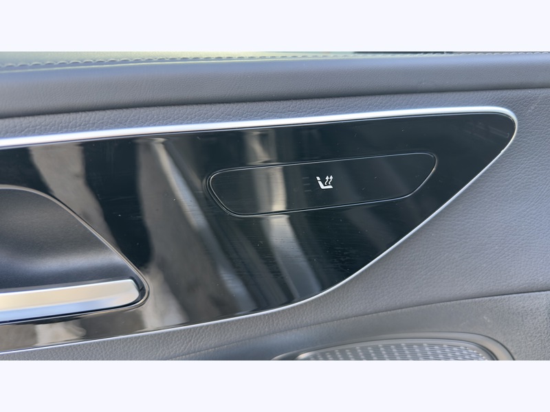 Image Mercedes-Benz CLASSE C BERLINE Classe C 300 e Hybrid EQ Berline AMG Line  Classe C 300 e 4MATIC Berline AMG line Classe C 300 e Hybrid EQ Berline AMG Line