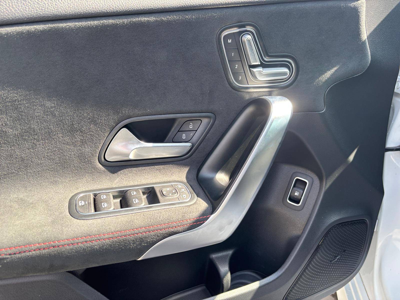 Image Mercedes-Benz CLASSE A 250 e AMG Line  Classe A 250 e Hybrid EQ Berline AMG Line 250 e AMG Line