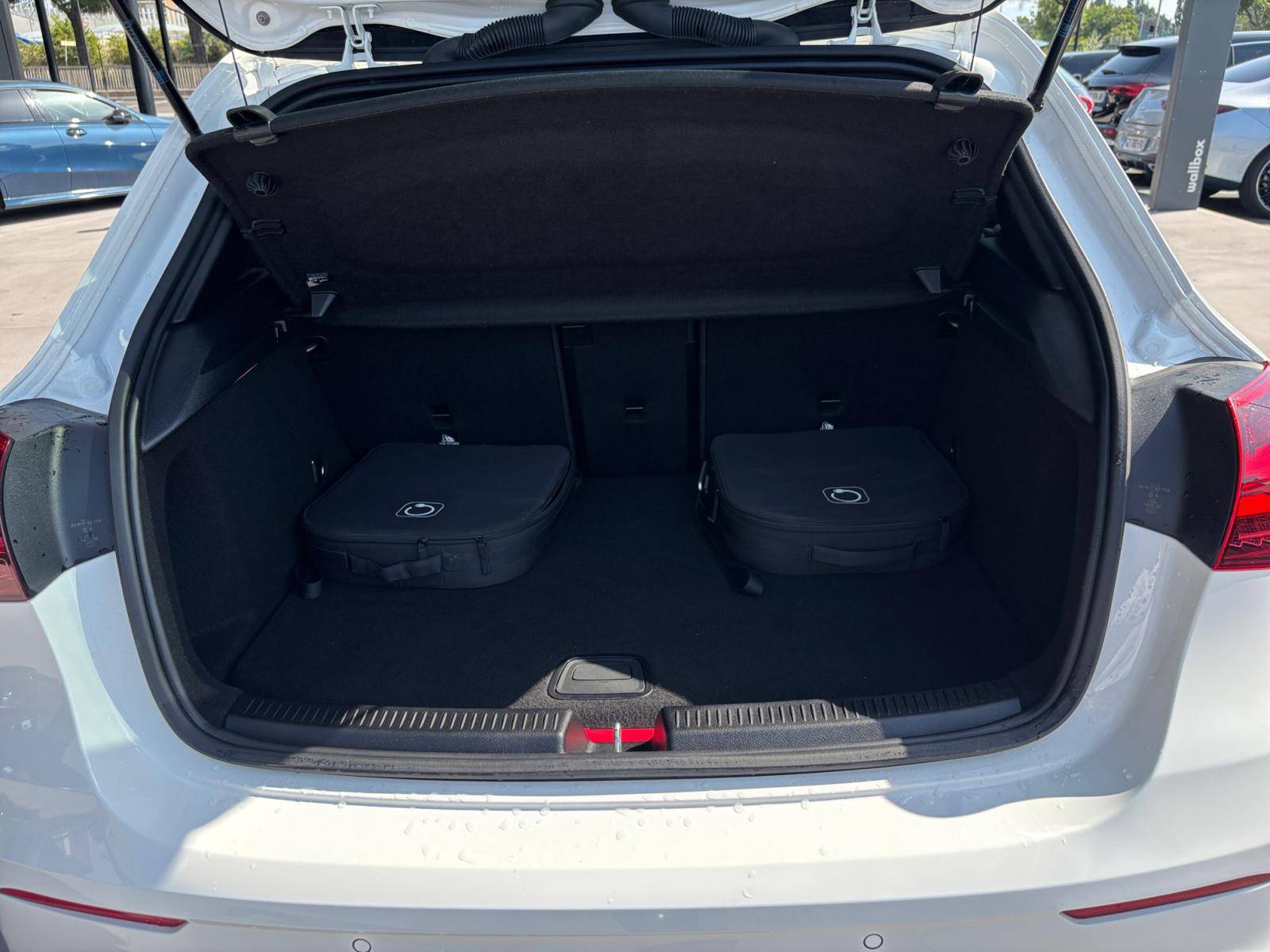 Image Mercedes-Benz CLASSE A 250 e AMG Line  Classe A 250 e Hybrid EQ Berline AMG Line 250 e AMG Line