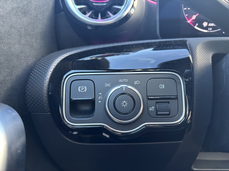 Image Mercedes-Benz CLASSE A 180 d AMG Line   180 d AMG Line