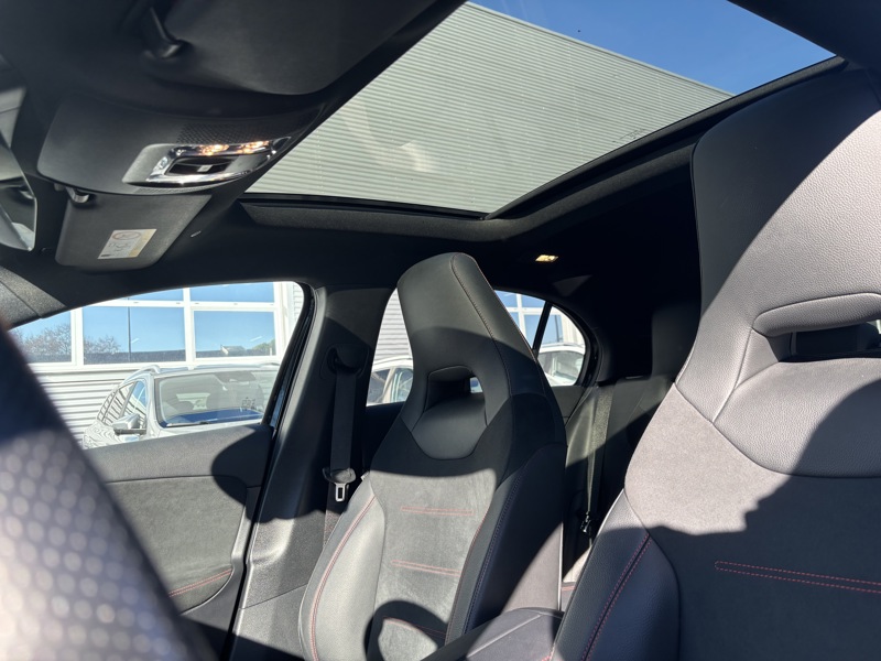 Image Mercedes-Benz CLASSE A 180 d AMG Line   180 d AMG Line